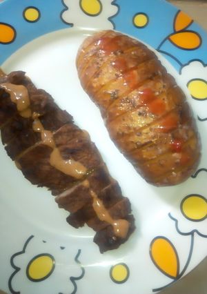 A picture of Beef fillet, Hussleback Potatoes & Pepper sauce.