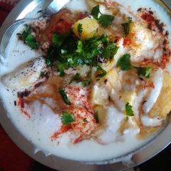 A picture of Dahi vade.