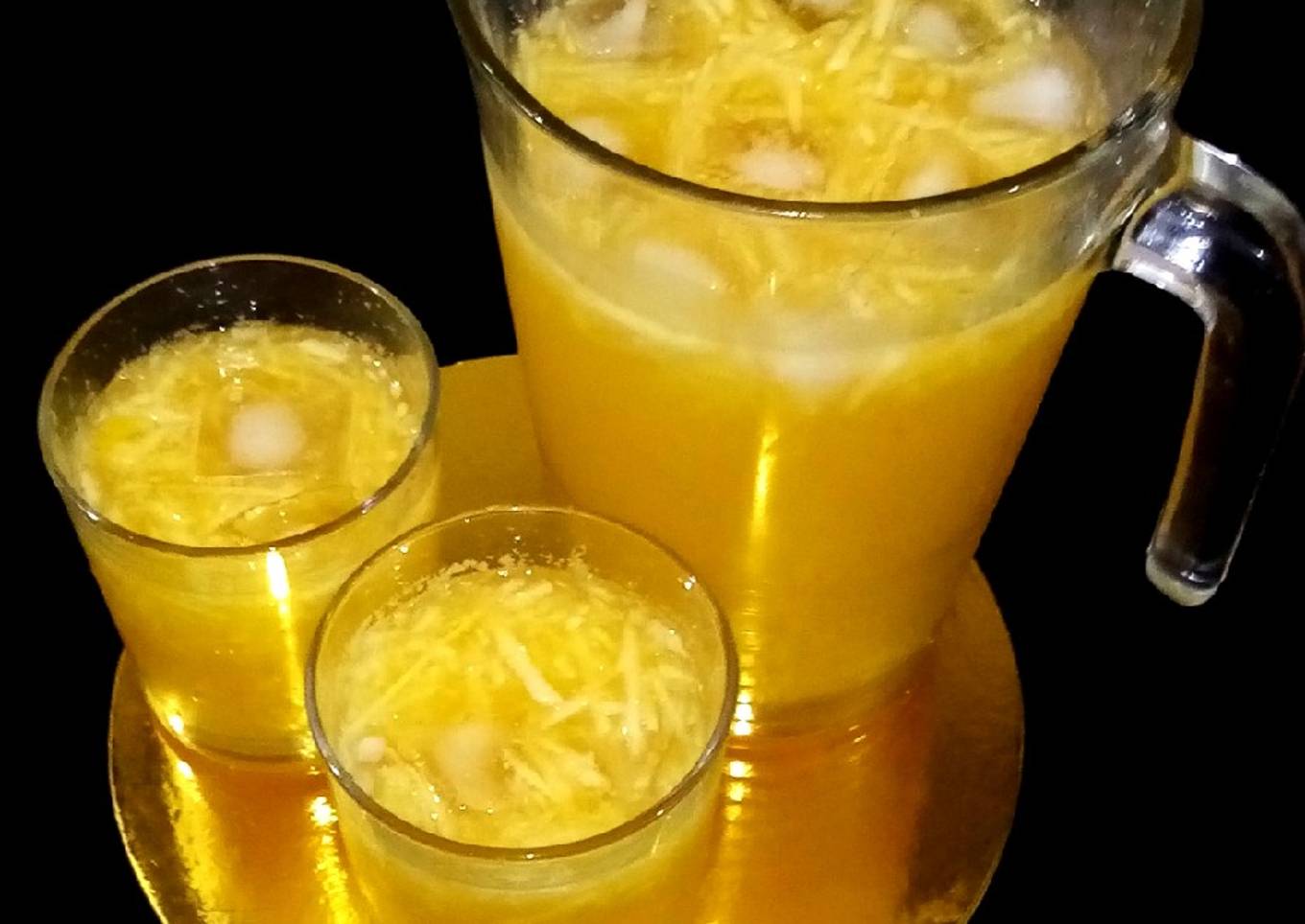 Mango and apple pitcher