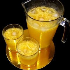 A picture of Mango and apple pitcher.