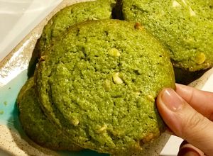 Hình của món Matcha cookies - Bánh quy trà xanh choco chip.