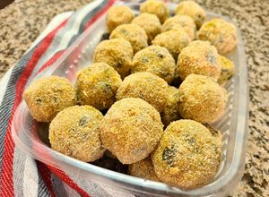Una foto de Albóndigas de polenta y brócoli 🥦