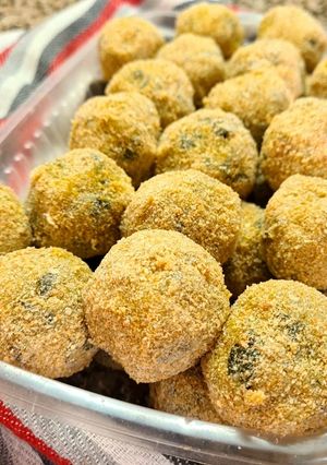 Una foto de Albóndigas de polenta y brócoli 🥦