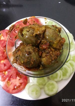 भरली‌ वांगी (bharli vangi recipe in marathi) रेसिपी चे मुख्य फोटो 