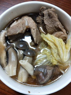 黑蒜頭肉骨茶湯 的食譜成品照片