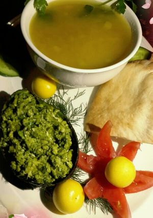 صورة لوصفة شوربة عدس مع الافوكادو المطبوخ بالبيض والشبت