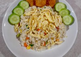 Nasi Goreng Hongkong dengan telur dadar iris