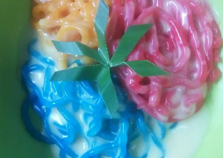 Putu Mayang kenyal, kuah gurih kental