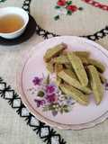 Biscotti tagliati al tè macha
