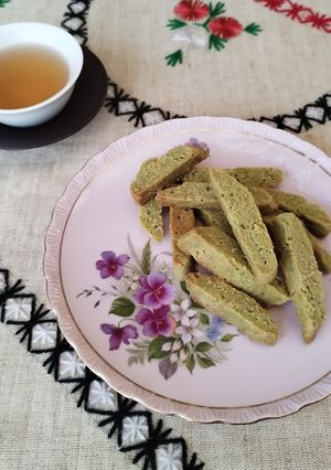 Foto di Biscotti tagliati al tè macha