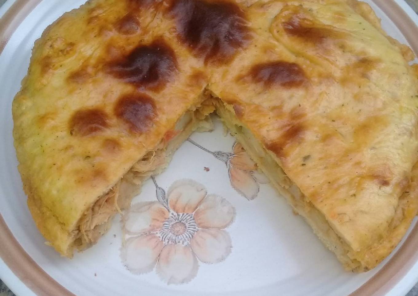 Fluffy and light chicken pie