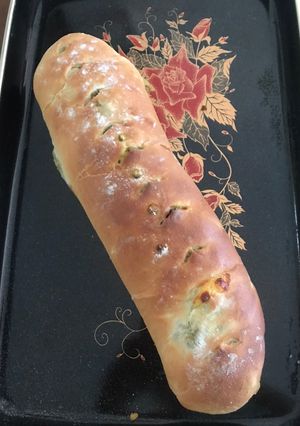 Una foto de Pan con lentejas y chicharrón