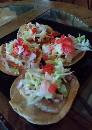 Una foto de Tostadas de tinga