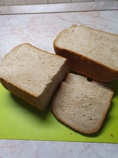 Teljes kiőrlésű kenyér, kenyérsütőben recept fotója