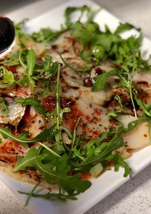 Foto principal de Entrante de Navidad: Carpaccio de bacalao con vinagreta de Módena