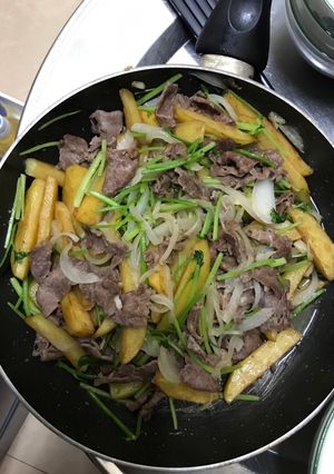 Hình của món Khoai tây xào thịt bò.