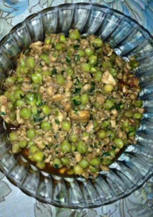 A picture of Qeema holay (Mince with green chickpeas).