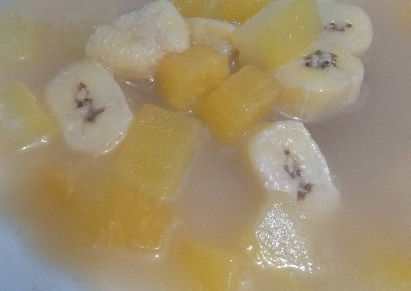 27. KOPISBI (kolak pisang ubi)