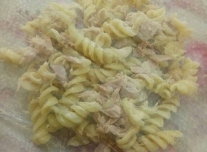 Una foto de Fideos con atún y queso crema