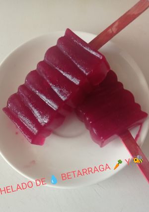 Una foto de Helado de agua betarraga y zanahoria