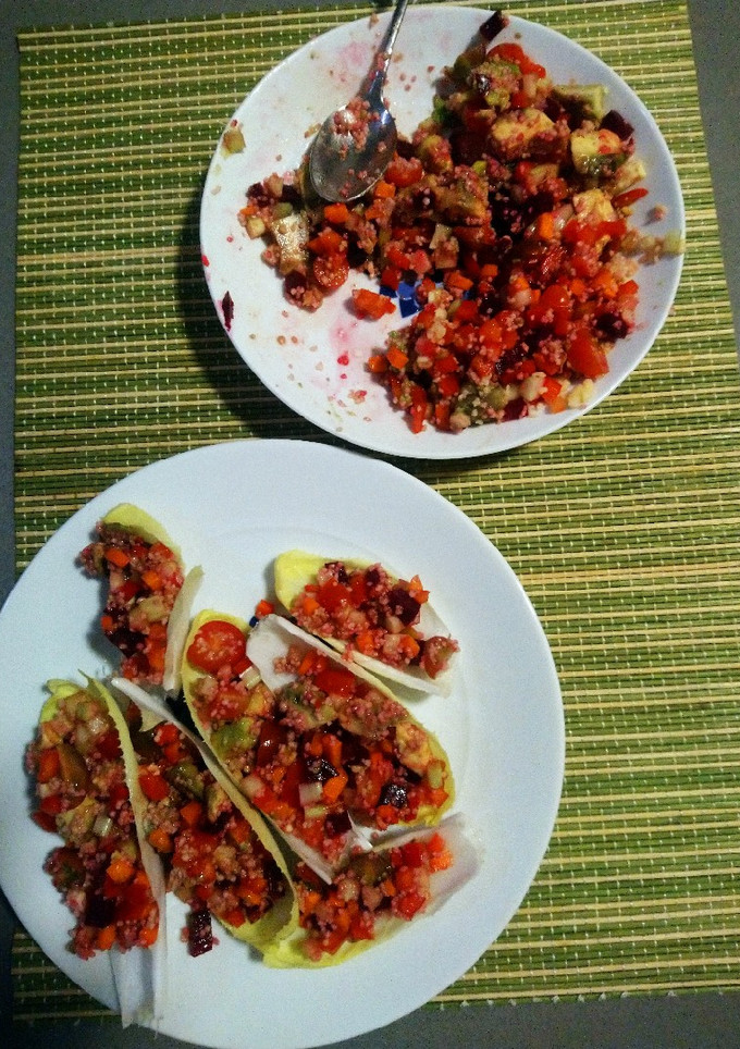Una foto de Endivias rellenas de ensalada de cuscús