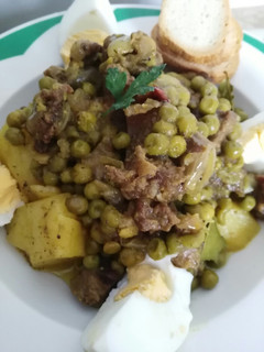 Una foto de Carne de ternera con guisantes