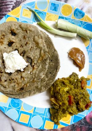 A picture of Bajra Roti with Ringda odo.