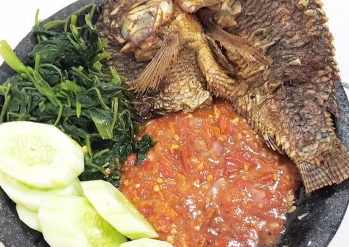 Resep Ikan  mujair  goreng sambal tomat oleh Diah Lutfi 