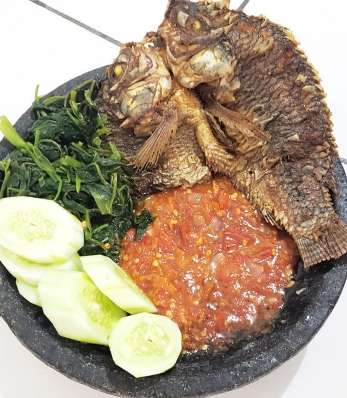 Foto resep Ikan mujair goreng sambal tomat