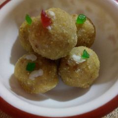 A picture of Besan ladoo.