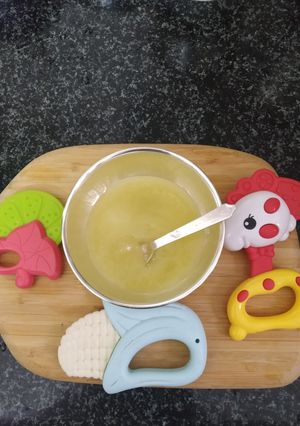 A picture of Steamed Apple Puree For Babies.