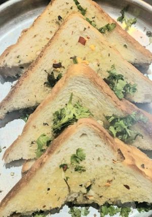 A picture of Instant Garlic bread.