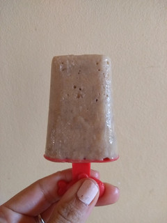 Una foto de Helado de banana y dulce de leche