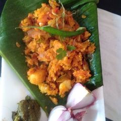 A picture of Onion poha.