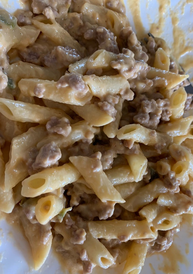 Una foto de Macarrones con salsa de calabacín y queso