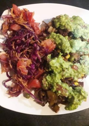 Una foto de Papas o batatas rellenas con guacamole