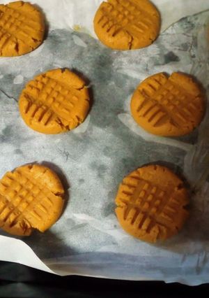 A picture of Peanut butter cookies.