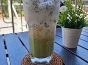 Gambar minuman matcha latte