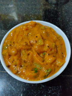 சுரைக்காய் மசாலா கிரேவி (Suraikkaai masala gravy recipe in tamil) செய்முறை முக்கிய புகைப்படம்