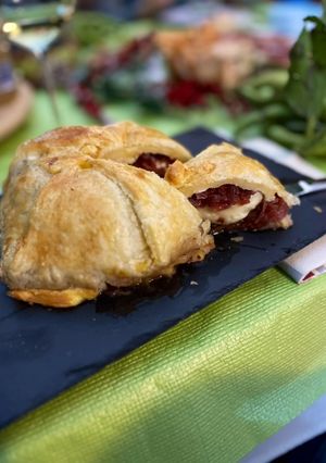 Foto principal de Hojaldre de camembert y cebolla caramelizada en Airfryer