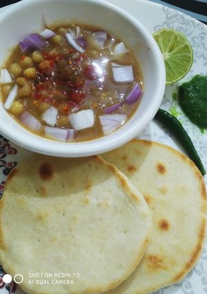 मटरा कुलचा (Matra kulcha recipe in hindi) रेसिपी मुख्य फोटो