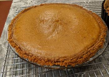 How to Recipe Perfect Real Pumpkin Pie with a Gingersnap Crust