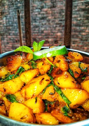 A picture of Pudina aloo sabzi.