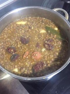 Una foto de Lentejas con morcilla y chorizo