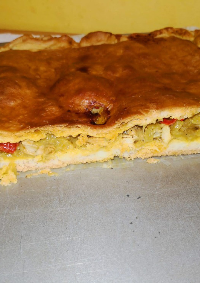 Una foto de Empanada gallega de conejo