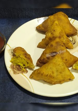 A picture of Cheese Samosa.