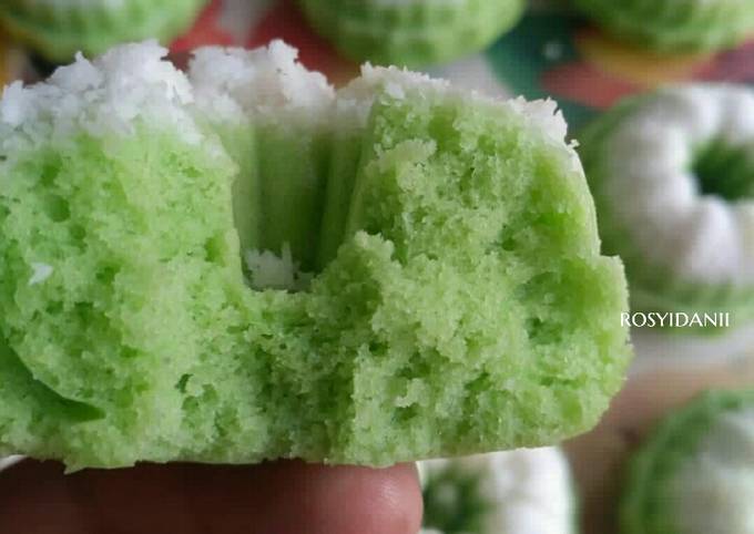 Kue Putu Ayu & Tips Agar Berhasil (Tidak Bantat)