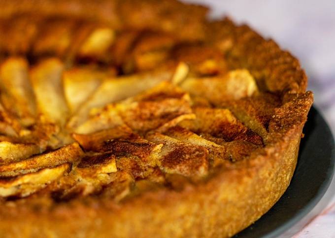 Il modo più semplice a Preparare Perfetto Torta di Mele con base di Frangipane e Composta di Ciliege