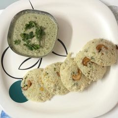 A picture of Rava Idli.