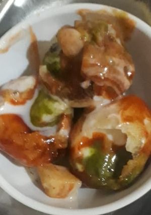 A picture of Golgappa chaat.